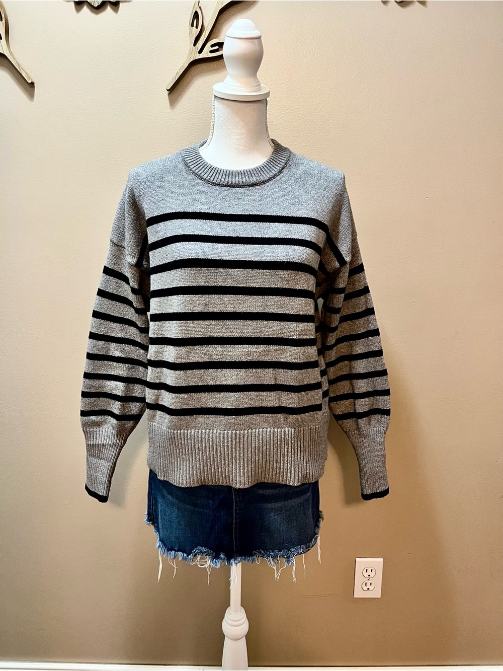 Philosophy Women’s Gray and Black Striped Crewneck Sweater Size Large
